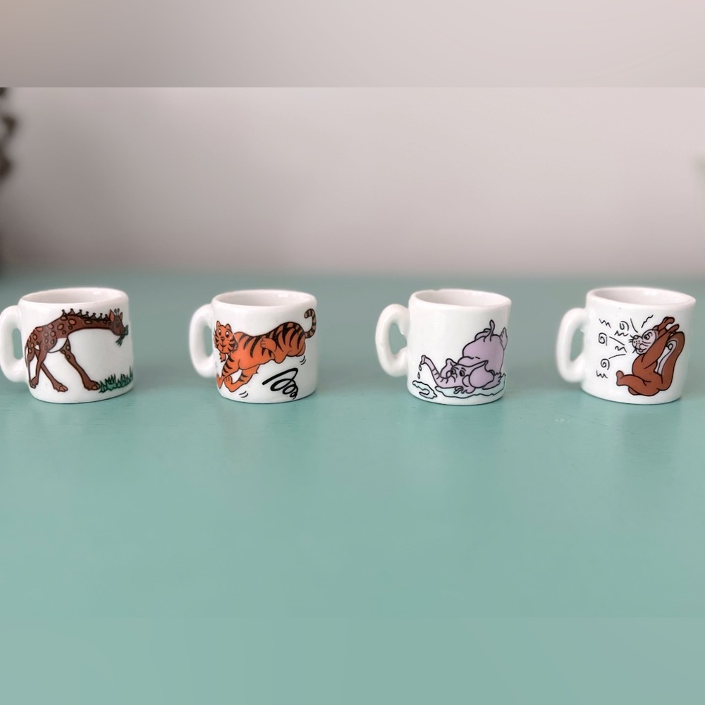 Kitschy Mini Mugs- 4 set ☕️